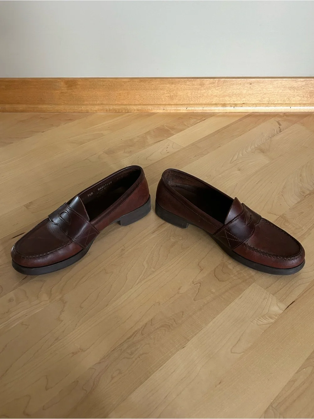 Vintage G.H. Bass Weejuns Brown Burgundy Leather Penny Loafers Women’s 9.5